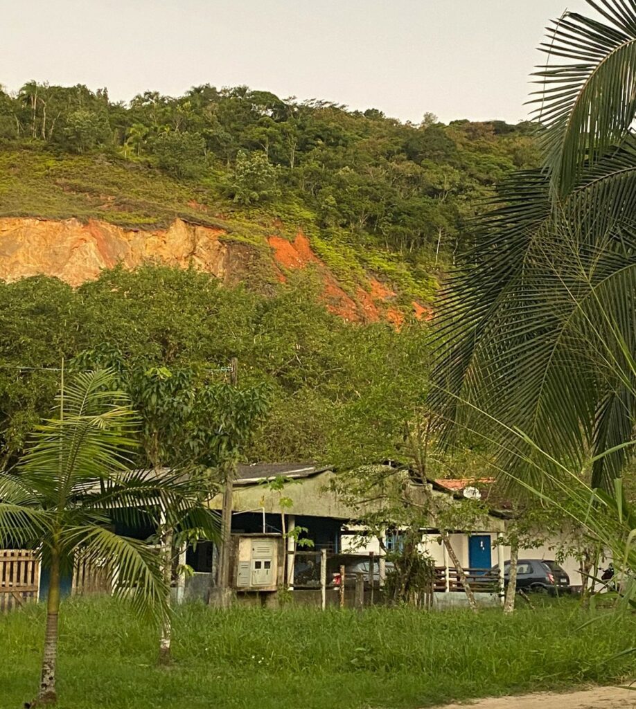 Vista da praia Bora Bora, São Sebastião, em junho de 2024 [Imagem: Fernanda Braz/Acervo pessoal]