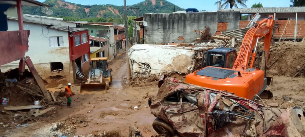 Local onde ficava a casa de Tatyane [parede branca na foto] na Vila Sahy. “O morro parou na minha casa”, relembra ela [Imagem: Jessica Tatyane/ Acervo pessoal]