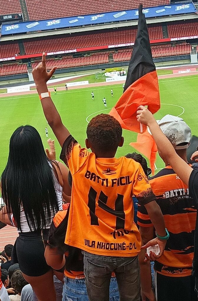 A torcida do Batti Fácil passou por momentos de tensão no primeiro tempo de jogo [Imagem: Ana Santos/Central Periférica]